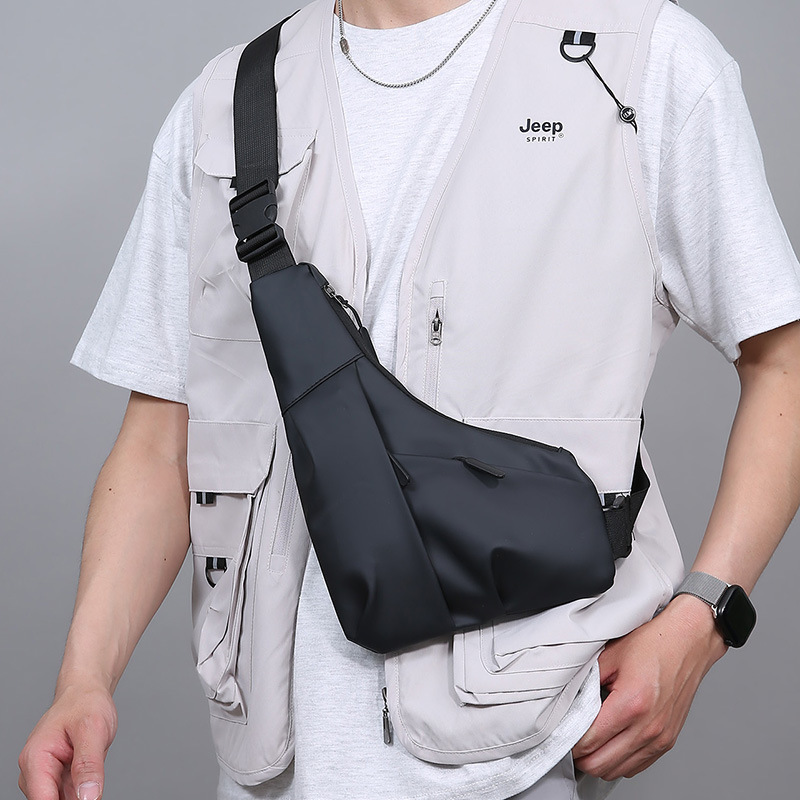 New cross-border close-fitting anti-theft gun bag, men's leather triangle bag, convenient water-repellent single-shoulder bag, left and right crossbody chest bag Specification drawing