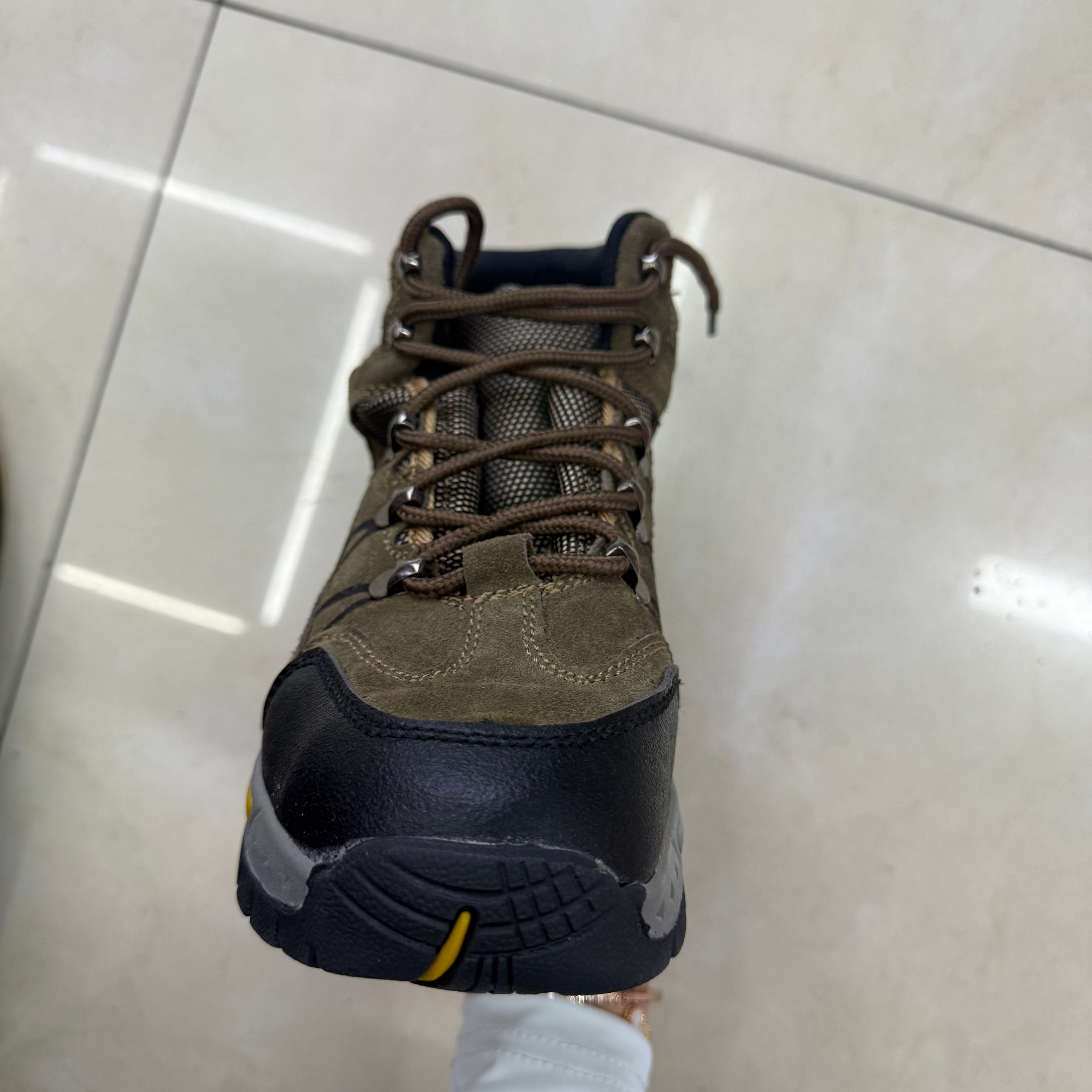 防砸防刺穿鞋实物图