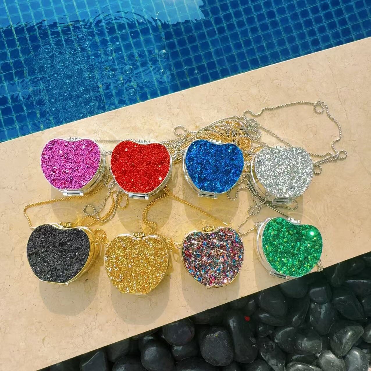 A new cross-border summer crossbody bag for women, featuring a fashionable and personalized mini coin bag with headphones and a single-shoulder chain box full figure