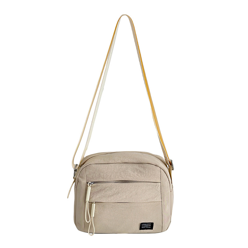 Lightweight and casual crossbody bags are selling well across borders. Large-capacity, simple and fashionable single-shoulder bags are available for wholesale when going out Item Picture