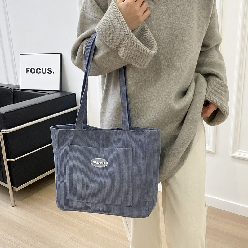 Retro and simple corduroy tote bag, large capacity bag, casual handbag, new autumn and winter single-shoulder crossbody underarm bag full figure