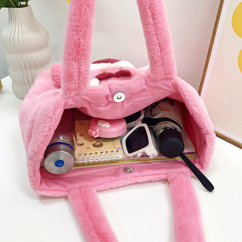 2023 Winter New large-capacity cute Pineapple Winnie Sweet girl single-shoulder bag, street fashion plush girls' bag Application Scenario