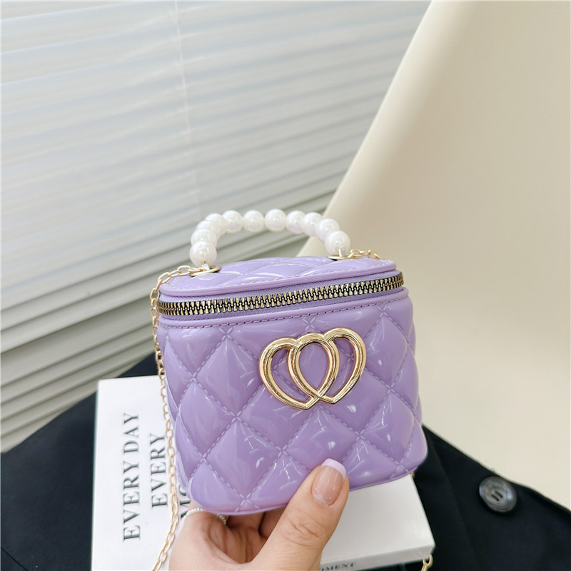 New fashion pearl hand-held small bag for girls in 2025, a spring and summer jelly makeup bag for little girls to carry Item Picture
