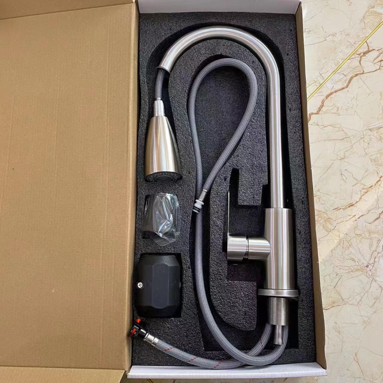 304 stainless steel pull-out sink, faucet, sink, household kitchen telescopic sink, cold and hot splash-proof water Specification drawing