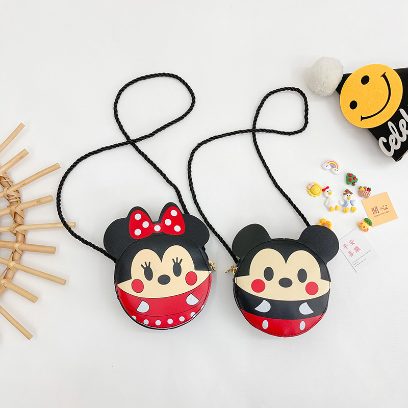 The 2022 new style of coin purse features a cartoon color contrast that is fashionable and versatile, suitable for both men and women. It can be crossed diagonally over a single shoulder for convenient travel full figure