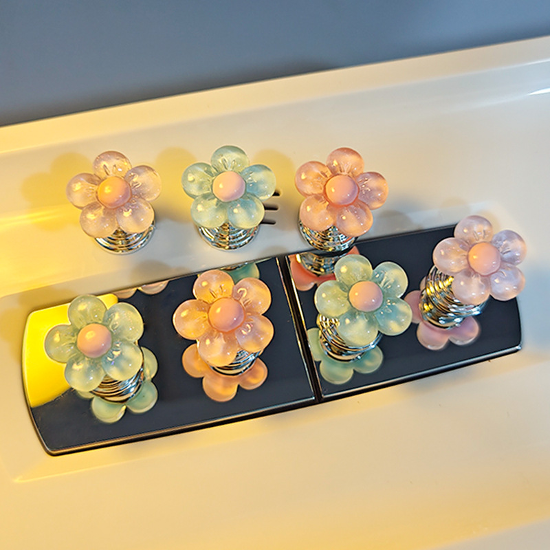 The same style of flower toilet press as Xiaohongshu, a universal creative bathroom flush switch for long nails and manicures Application Scenario