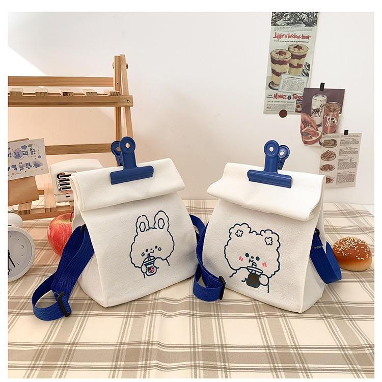 A versatile canvas bag for women in stock, a new student Korean version crossbody bag, a large-capacity Japanese style simple cartoon clip bag full figure
