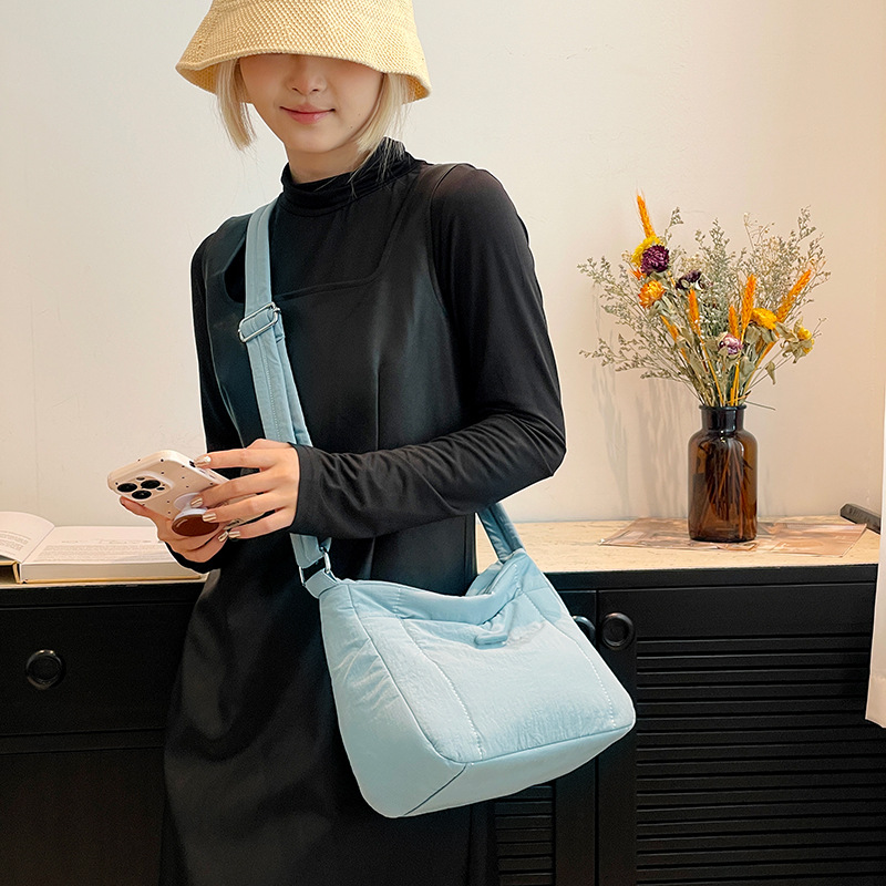 Colorful Fox Korean version ins women's lightweight down crossbody bag, versatile and niche casual commuter messenger bag details Picture