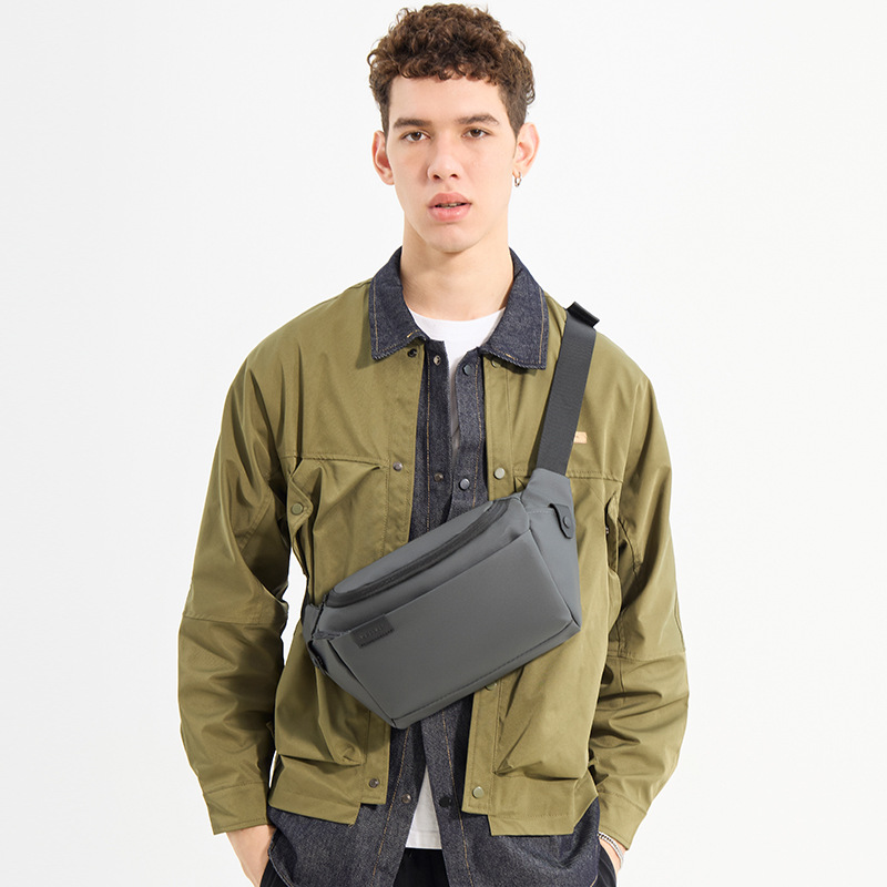 WEPOWER's new crossbody bag is a trendy men's single-shoulder bag, a high-end and fashionable waist bag, and a daily commuting crossbody bag details Picture