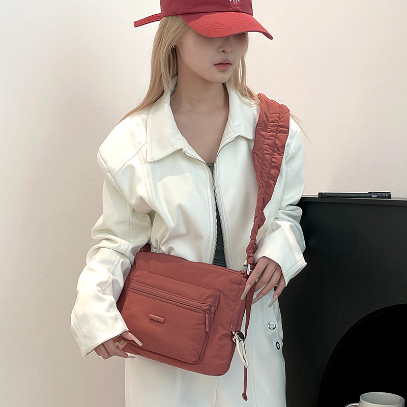 Colorful Fox Japanese niche drawstring cloud pleated women's bag, light and casual commuting single-shoulder crossbody bag Specification drawing