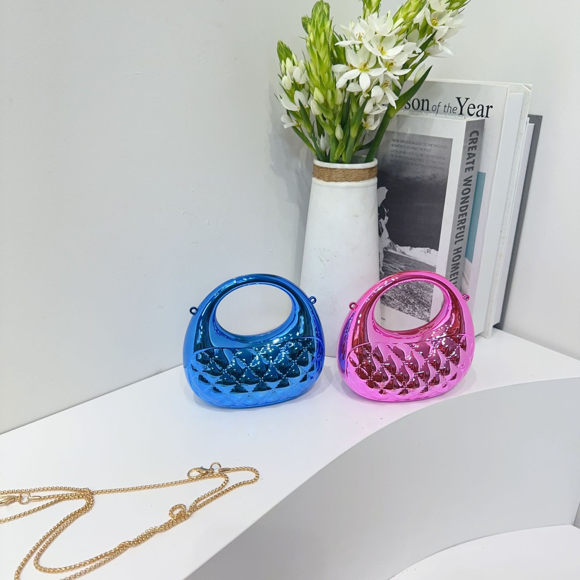 2025 New Cross-border shell crescent Moon acrylic diamond mini Bag, Banquet Colorful hand-held crossbody small bag Application Scenario