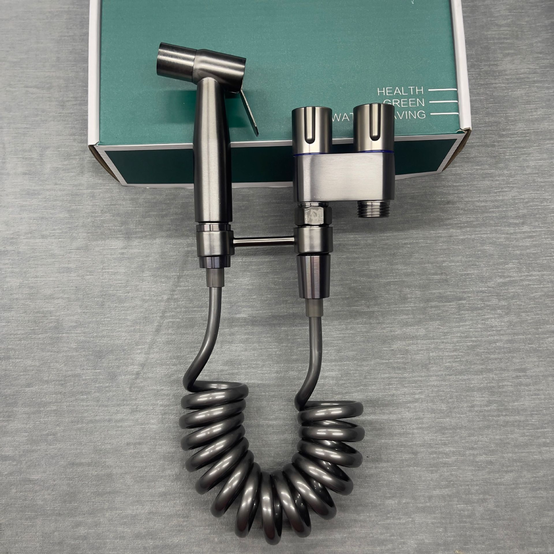 The stainless steel spray gun is connected to the faucet, the washbasin, the bathroom toilet, the pressurized high-flush toilet, and the shower partner details Picture