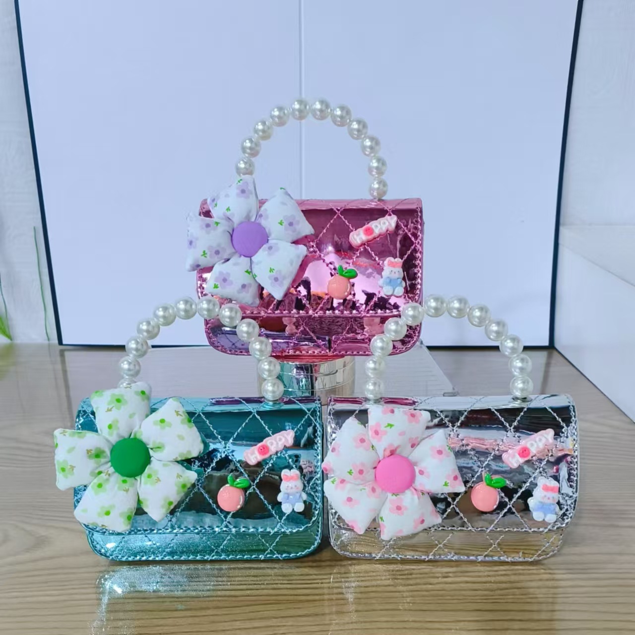 Girls' pearl handbag, crossbody bag, girls' coin purse, laser mini fragrance flower children's bag, chain small square bag full figure