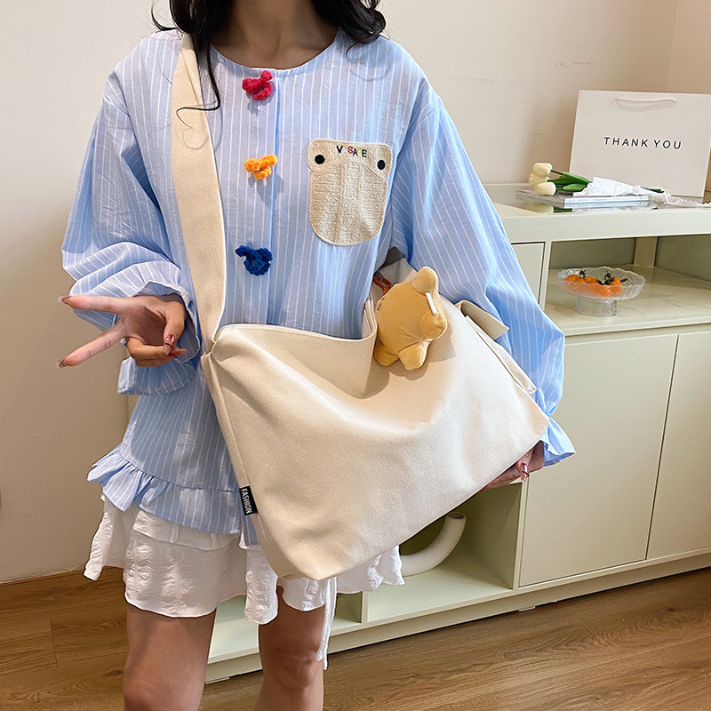 The 2024 new Korean-style simple and laid-back casual canvas crossbody bag and the large-capacity versatile tote bag are selling well Specification drawing