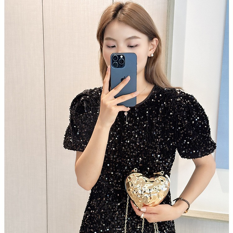 2025 New cross-border silver mini heart-shaped meteorite acrylic bag, key, lipstick, chain crossbody small bag Application Scenario