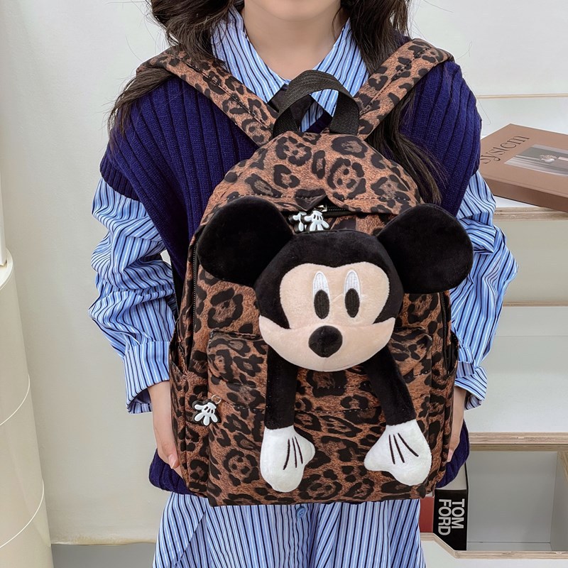The 2025 new leopard-print backpack is a fashionable female figurine backpack with a large capacity and cute dolls. It is a best-selling student schoolbag Specification drawing