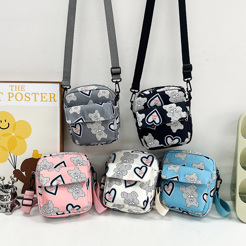 Cute and heart-shaped Nylon small bag for women, new mobile phone bag, loose change, Japanese-style small square bag, Korean-style shoulder bag, crossbody bag full figure