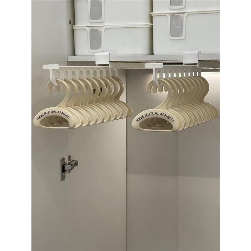Bag hook magic tool, Japanese-style arched stackable bag hanger, bag strap, wardrobe entrance, scarf storage rack Application Scenario