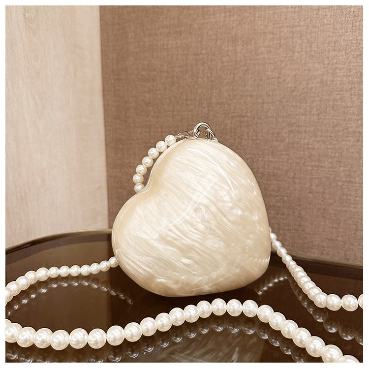 New fashionable and heart-shaped bag for cross-border foreign trade ladies, acrylic evening bag, single-shoulder crossbody banquet handbag details Picture