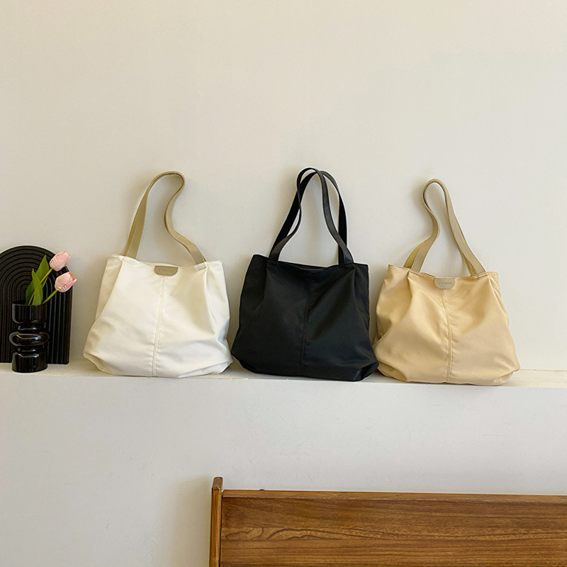 A new large-capacity casual tote bag, a fashionable, simple and versatile single-shoulder bag for college students to attend classes and go shopping full figure