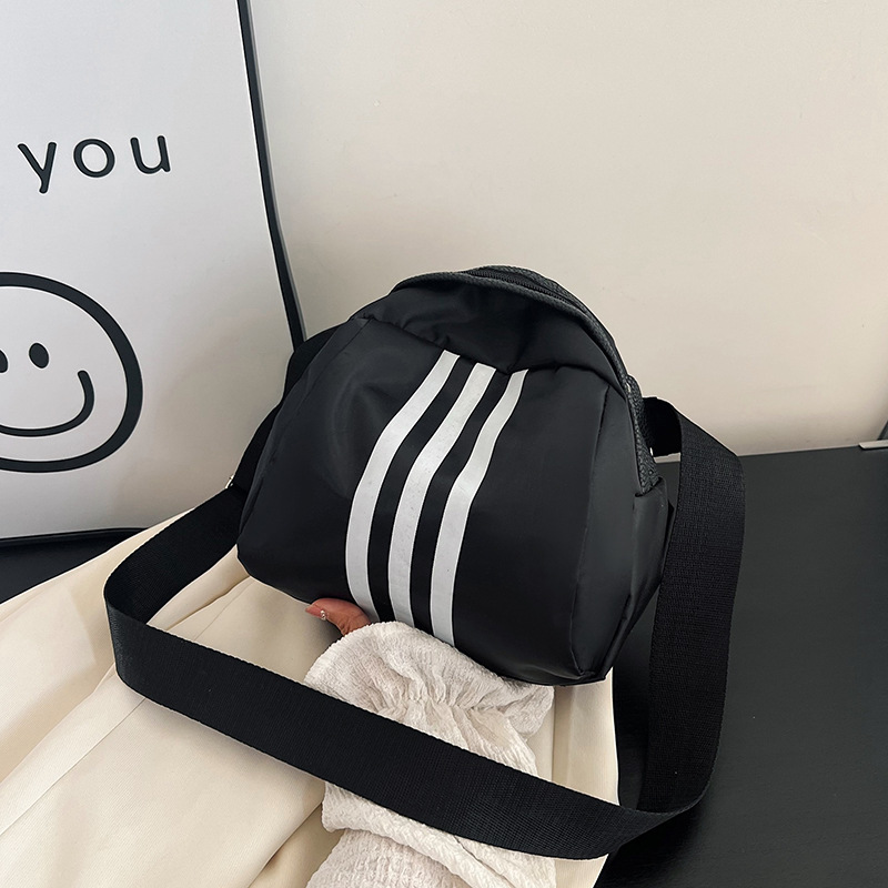 2024 New single-shoulder crossbody bag for girls, large capacity for mobile phone makeup, Korean version, stylish portable bag for commuting, niche Specification drawing