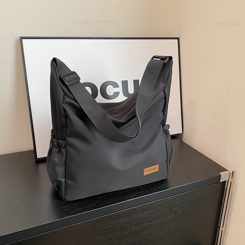Stylish and simple tote bag 2024 new large-capacity Korean style trendy single-shoulder bag, student class and outing crossbody bag details Picture