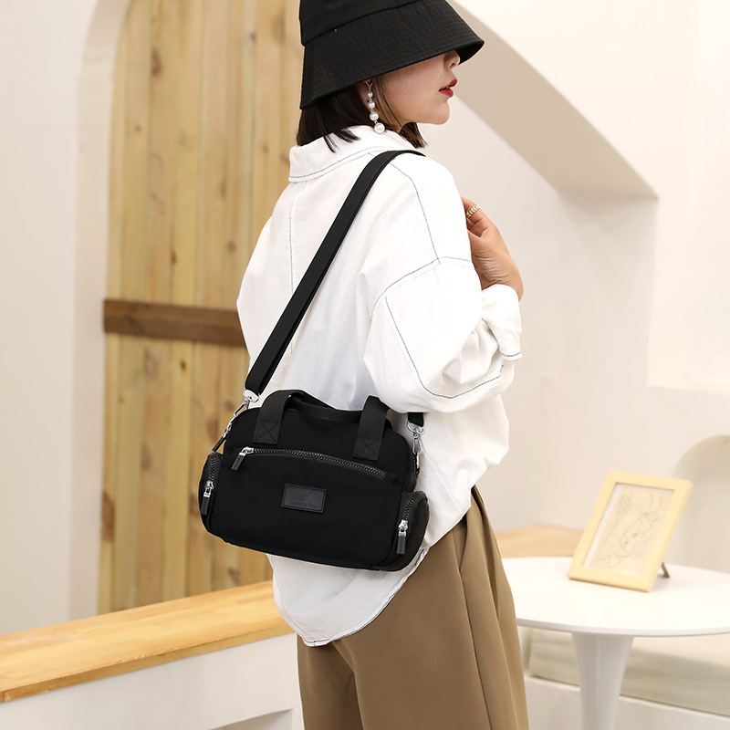 New cross-border women's bag, large-capacity waterproof crossbody bag, simple and fashionable handbag, nylon women's bag, mom bag details Picture