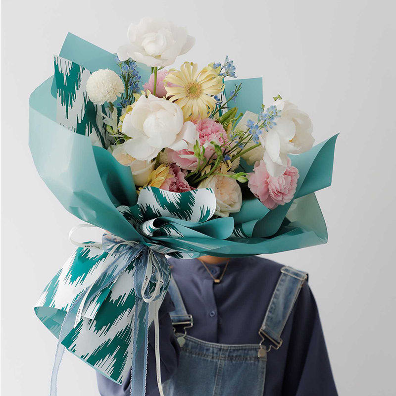 Meili Snow Mountain flower wrapping paper, striped wavy bouquet wrapping paper, diy handmade gift paper, flower shop Application Scenario