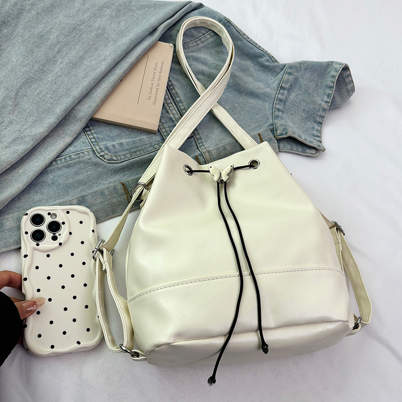 Fashionable and stylish single-shoulder crossbody bag, new large-capacity, niche design backpack, beautiful and versatile bucket bag for women wholesale Application Scenario