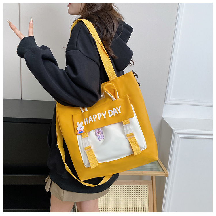 Large-capacity file bag, primary school student handbag that can be carried on one shoulder, book bag for girls with high appearance standards, homework books and test papers bag Application Scenario