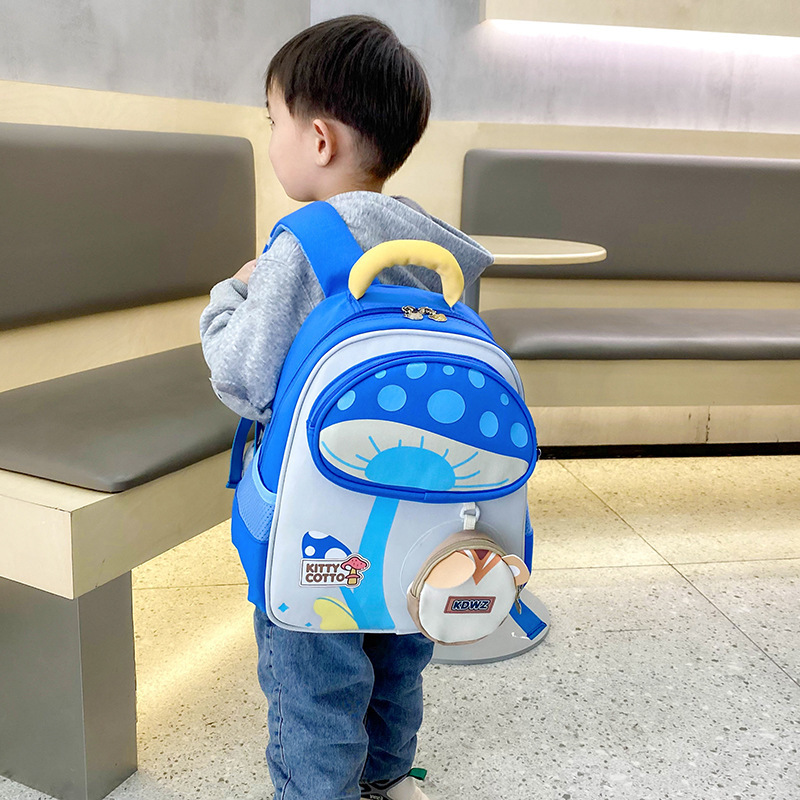 Kindergarten schoolbags, cartoon children's backpacks, light backpacks for middle and senior class children, and schoolbags for boys and girls in preschool classes details Picture
