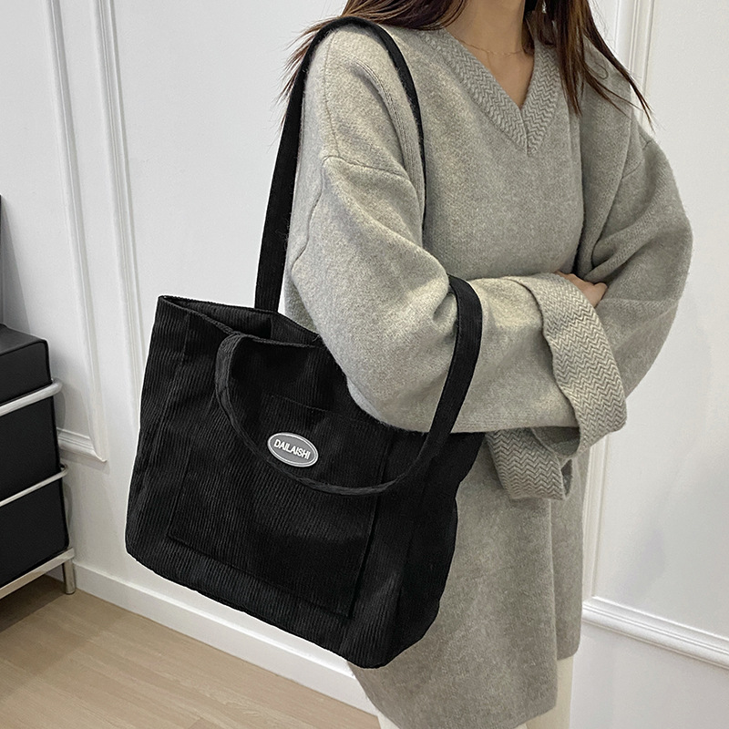 Retro and simple corduroy tote bag, large capacity bag, casual handbag, new autumn and winter single-shoulder crossbody underarm bag details Picture