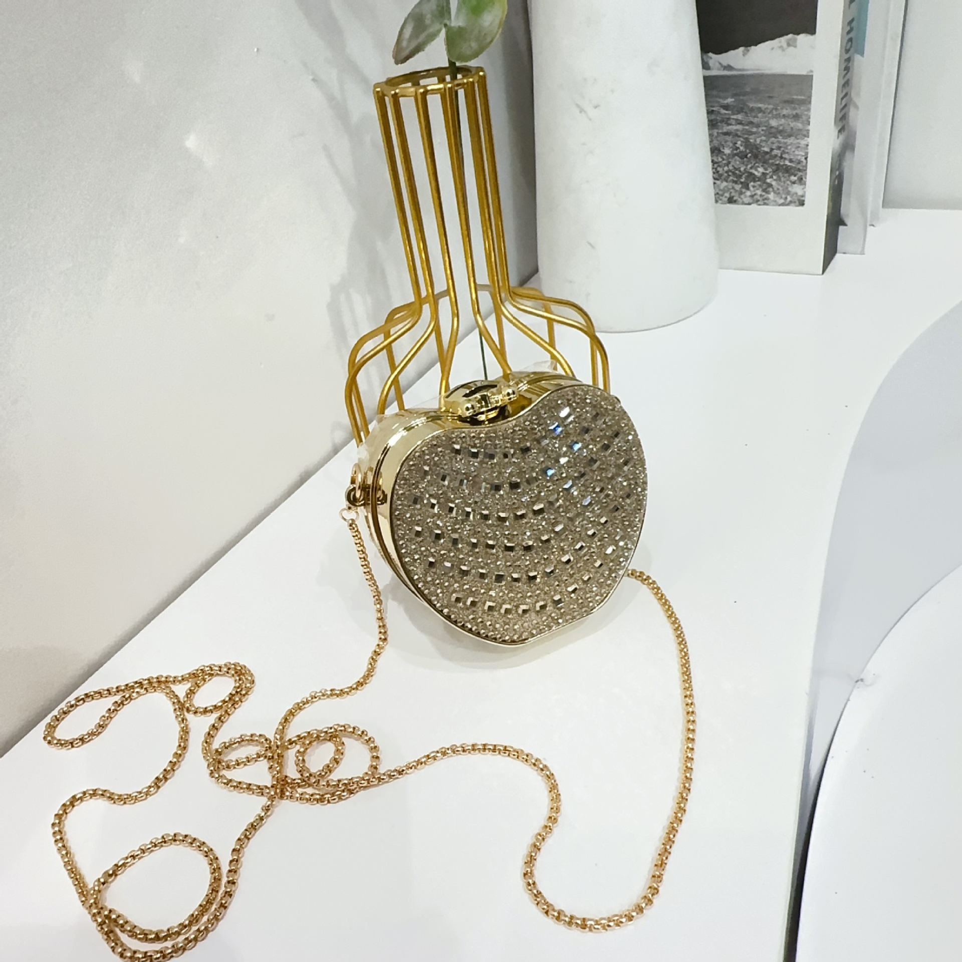 2025 New cross-border bestsellers mini bags, Apple bags, foreign trade small bags, acrylic bags, dinner bags, diamond-encrusted red envelopes Item Picture