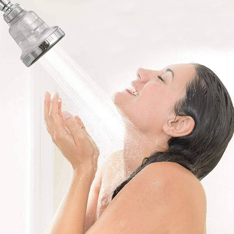 The American-style shower ceiling is equipped with a concealed 3-inch filter and a three-function pressurized small shower head for rain suppression Application Scenario