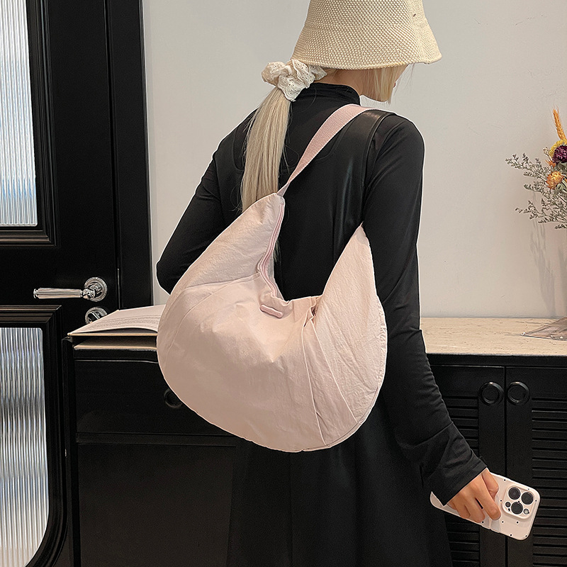 Colorful Fox lulu's new Korean-style women's crescent moon bag, croissant bag, single-shoulder sports and fitness dumpling bag Specification drawing
