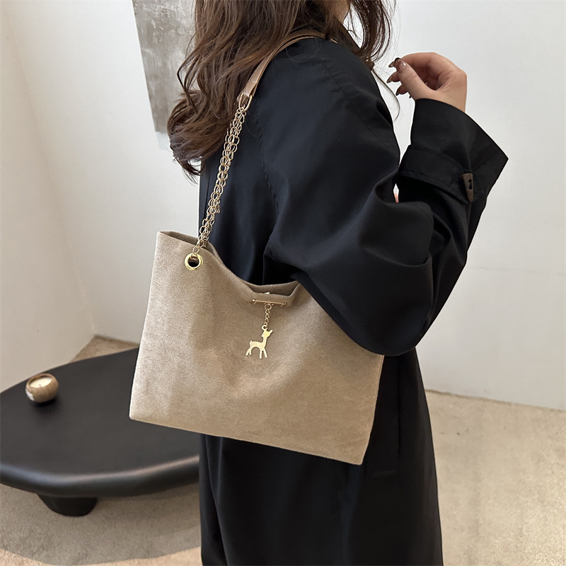 Retro commuting chain single-shoulder bag 2025 new model, large capacity, stylish texture, underarm bag, versatile and simple tote bag details Picture