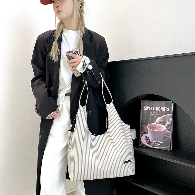 Colorful Fox Korean fashion trend casual Tote Bag 2025 New style Student commuting single-shoulder bag full figure