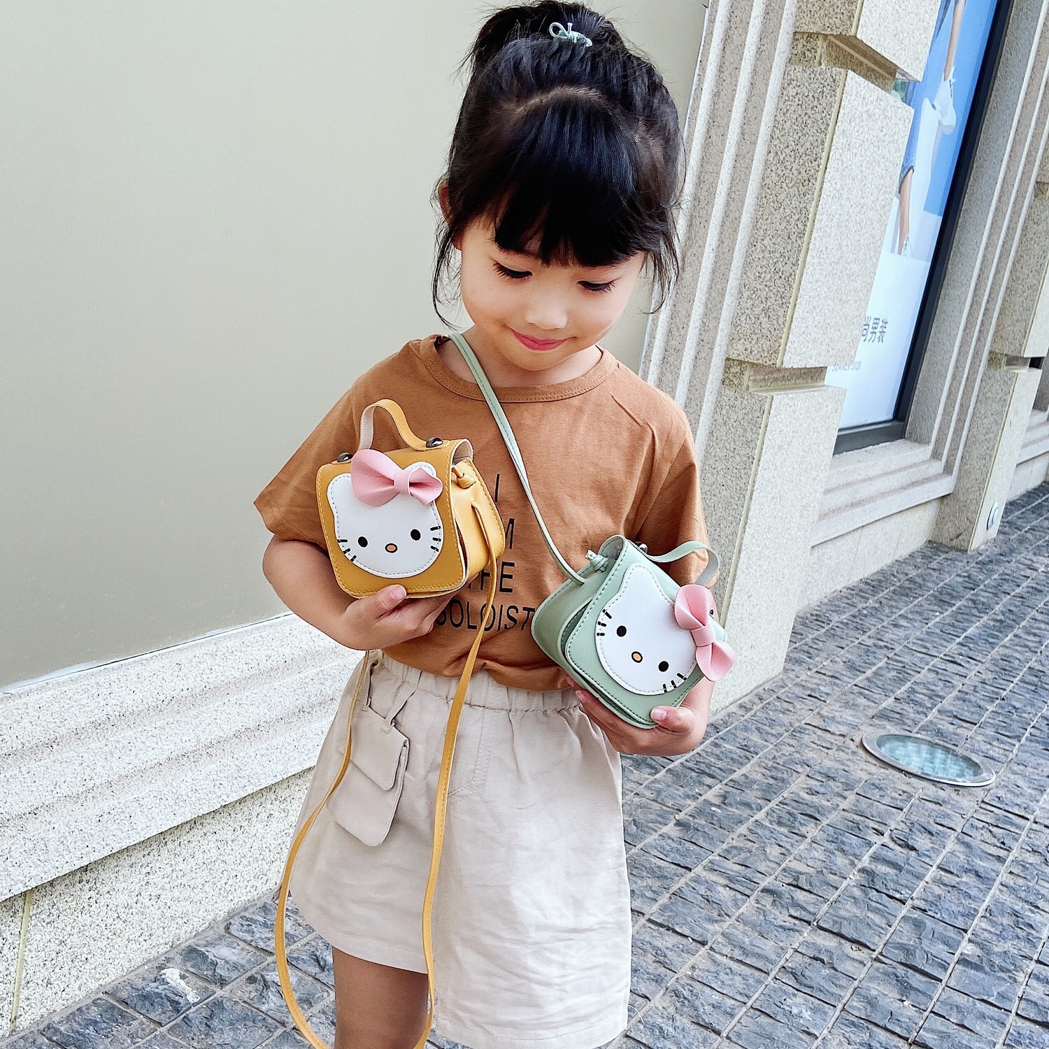 The 2020 new Korean-style cute cat children's small backpack, mini crossbody single-shoulder bag, decorated small change bag is trendy Application Scenario