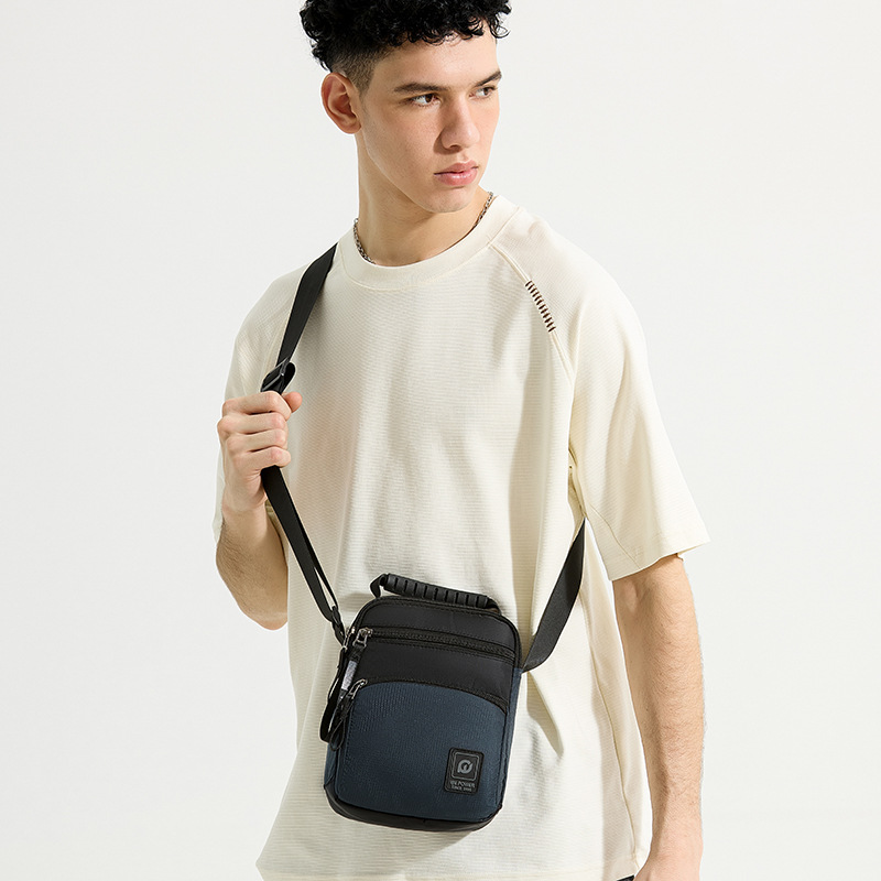 WEPOWER's new men's outdoor crossbody bag, a sporty and casual men's single-shoulder bag, is a multi-functional and trendy small bag Specification drawing