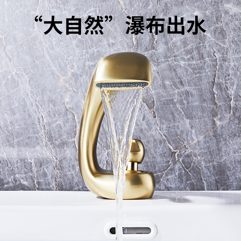 Single-hole creative waterfall-style anti-splash faucet in the shape of a Maneki Neko, cold and hot bathroom washbasin faucet Specification drawing