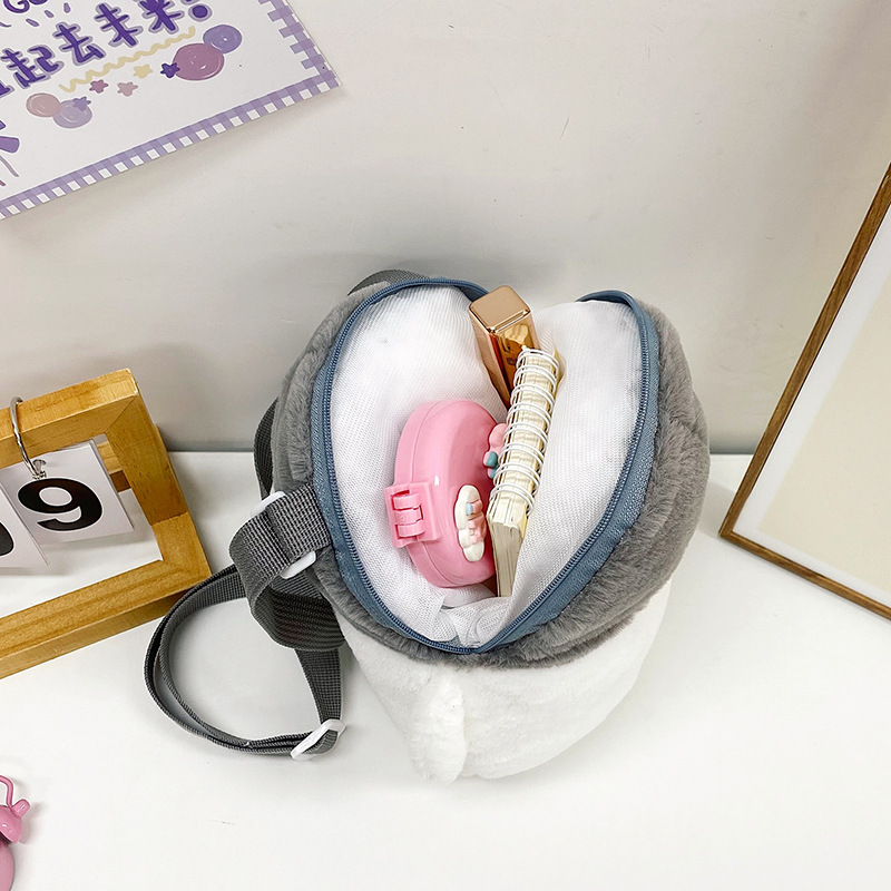 2023 Fashionable new cute cartoon children's trendy bags, plush bags, single-shoulder bags, animal bags, coin purges, and cosmetic bags Application Scenario