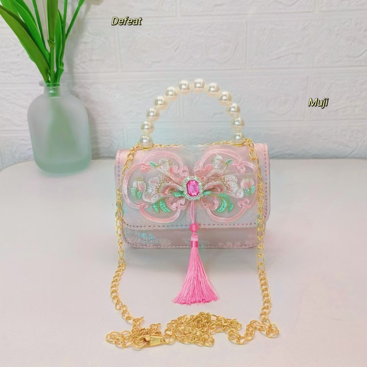 New Chinese-style children's bags, pearl handbags, little girls' loose change accessory bags, chain bags, bow small square bags details Picture