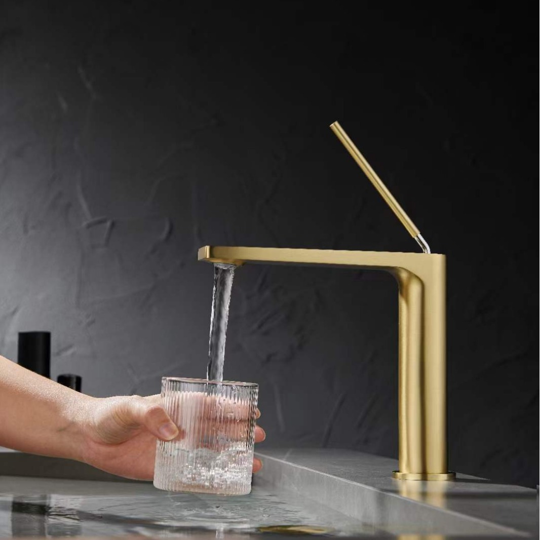 All-copper washbasin faucet, hot and cold household bathroom, washbasin gun, gray all-copper washbasin faucet Application Scenario