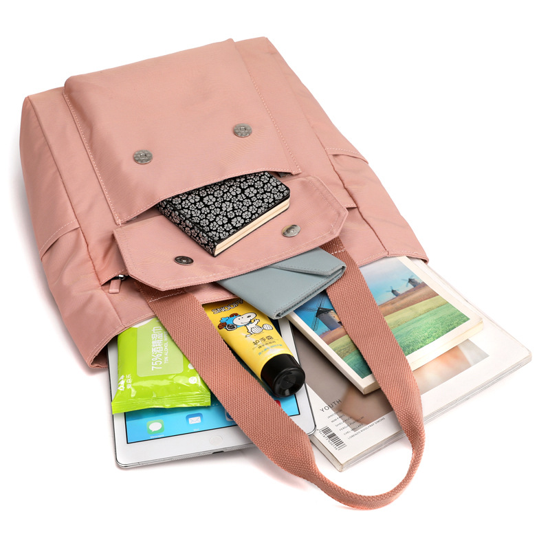 Custom-made tote bags for women, large-capacity fashionable and trendy handbags, printed LOGO nylon water-resistant single-shoulder bags Application Scenario