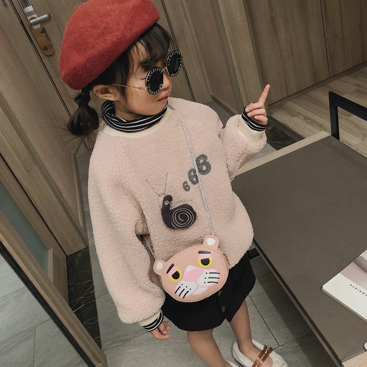 Children's small crossbody bag, girls' bag, crossbody bag, princess, fashionable, cute and trendy, little girl baby bag, coin purse Application Scenario