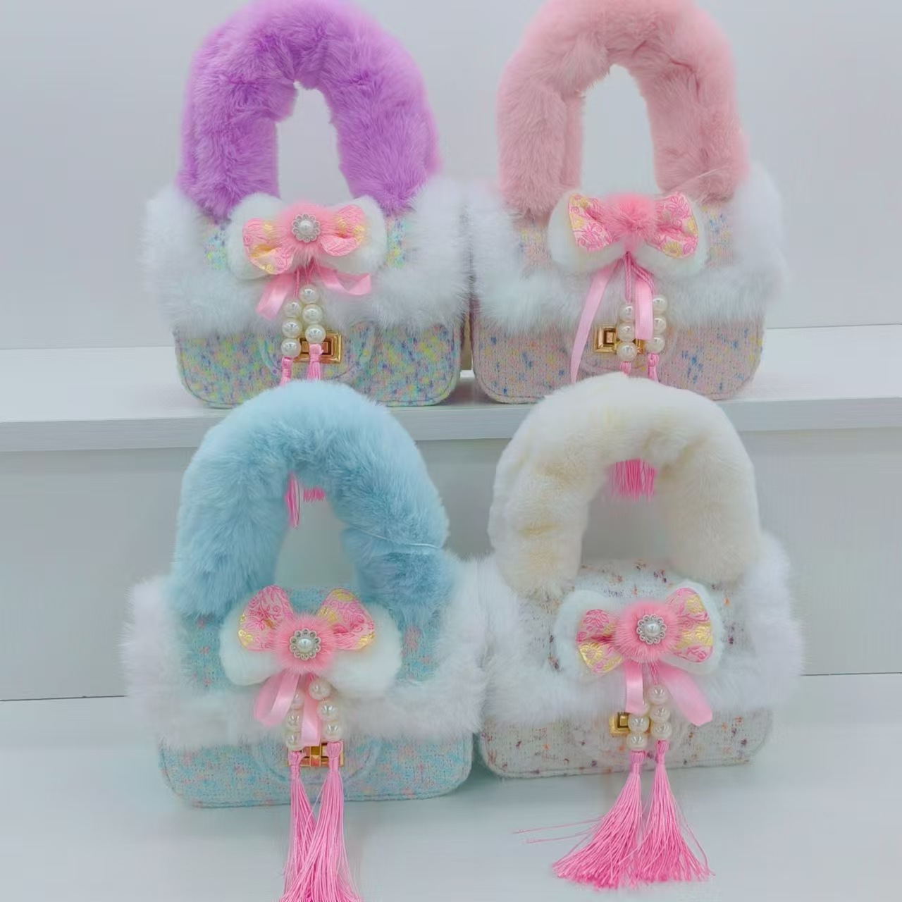 Chinese-style children's bags, plush handbags, single-shoulder crossbody bags, little girls, princesses, coin purges, accessory bags, small square bags full figure