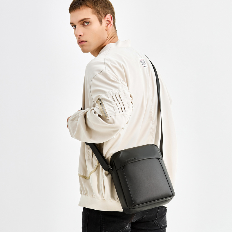 WEPOWER's new men's crossbody bag, a large-capacity casual crossbody bag, and a single-shoulder bag for outdoor travel and commuting details Picture
