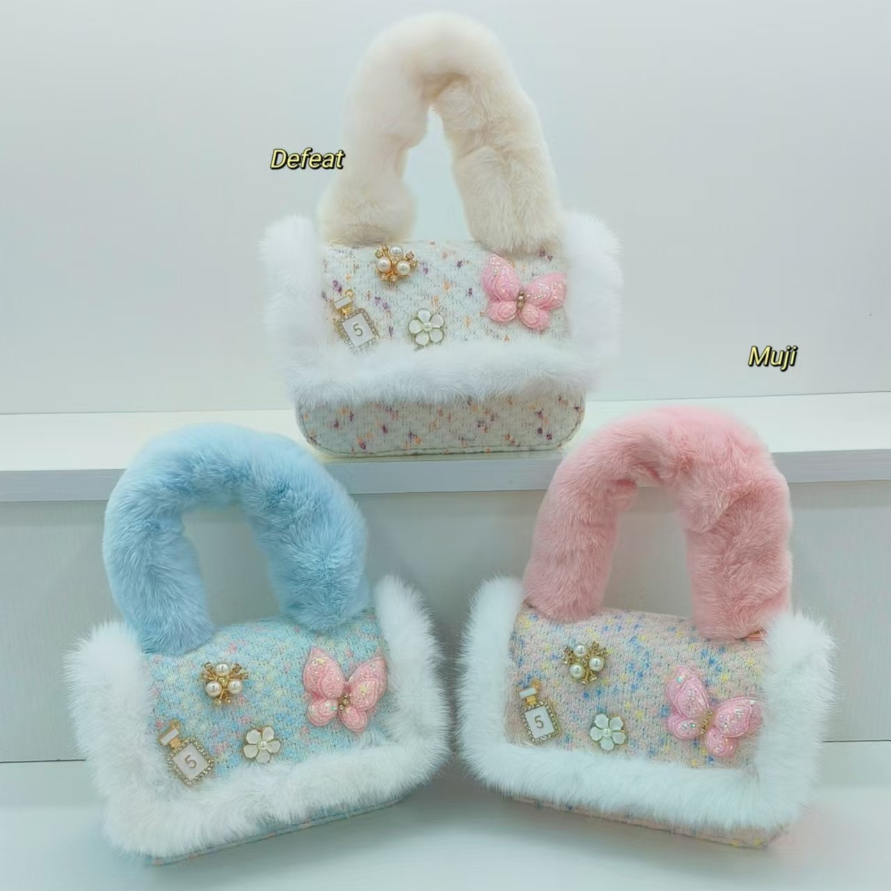 Stylish plush handbag, single-shoulder crossbody bag, little girl, baby accessory bag, coin purse, fashionable small square bag details Picture
