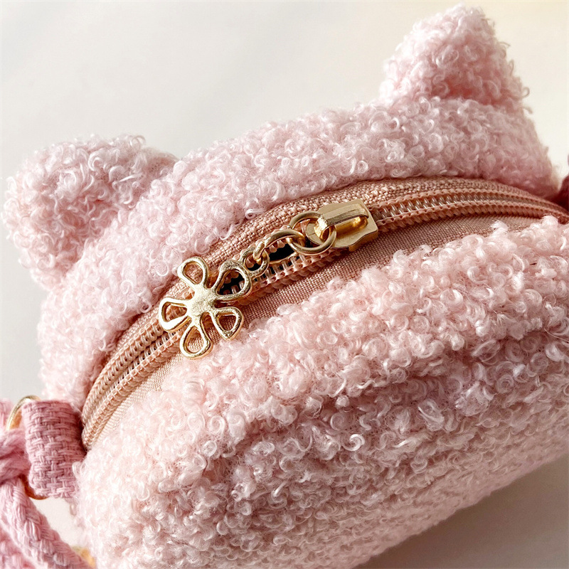 New fashionable and trendy cartoon cat plush small bag, children's crossbody bag, girls' coin purse, cute single-shoulder bag Application Scenario