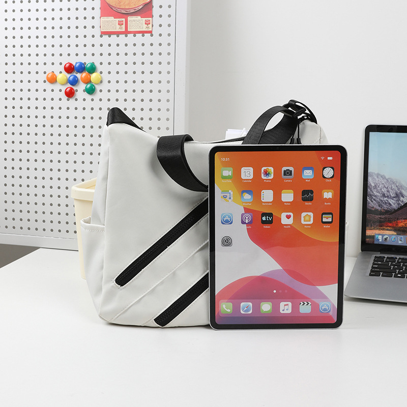 A large-capacity casual and simple tote bag, a new cross-border solid color, lightweight and versatile crossbody bag, a stylish and high-quality single-shoulder bag Application Scenario